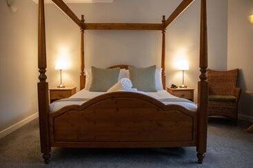 The Rosedale Hotel & Restaurant