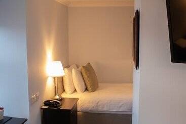 The Rosedale Hotel & Restaurant