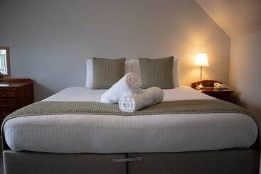 The Rosedale Hotel & Restaurant