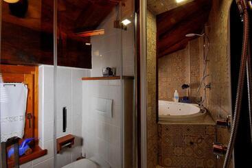 Aparthotel Foyer D Antan Suite Con Caminetto Hammam O Vasca Idromassaggio