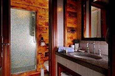 Aparthotel Foyer D Antan Suite Con Caminetto Hammam O Vasca Idromassaggio