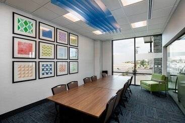 هتل Holiday Inn Express   Lethbridge Southeast, An Ihg