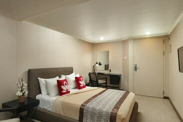 בית מלון כפרי Zen Premium Magallanes Makati