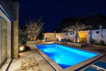 پانسیون Mediterranean Charm