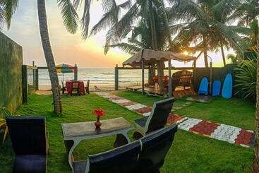 تختخواب و صبحانه Ayomal Beach Paradise