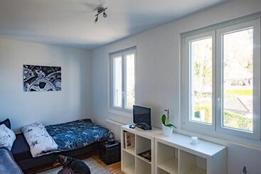 تختخواب و صبحانه La Maison Des Copains