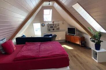 تختخواب و صبحانه La Maison Des Copains