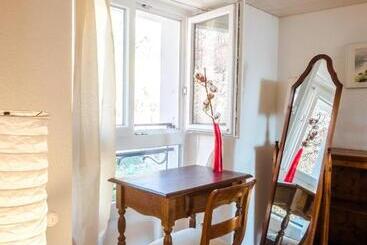تختخواب و صبحانه La Maison Des Copains