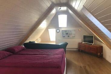 تختخواب و صبحانه La Maison Des Copains
