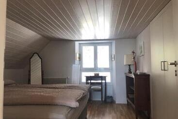 تختخواب و صبحانه La Maison Des Copains