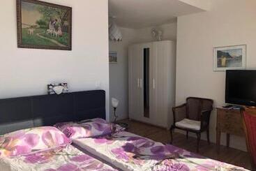 تختخواب و صبحانه La Maison Des Copains