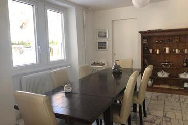 تختخواب و صبحانه La Maison Des Copains