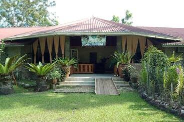 Balung River Eco Resort   Hostel