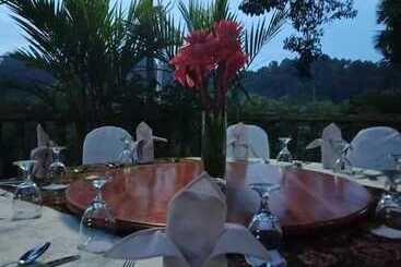 Balung River Eco Resort   Hostel
