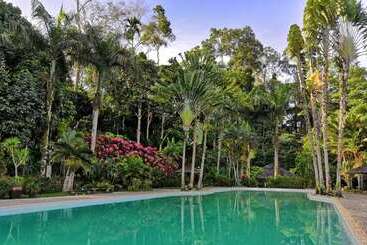 Balung River Eco Resort   Hostel