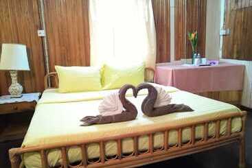 Balung River Eco Resort   Hostel