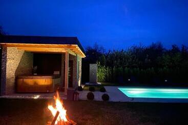 تختخواب و صبحانه Villa Aruba & Private Spa Suites