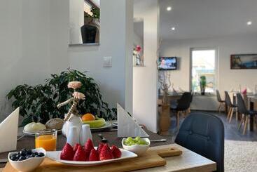 تختخواب و صبحانه Villa Aruba & Private Spa Suites