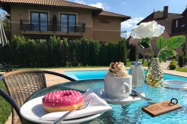 تختخواب و صبحانه Villa Aruba & Private Spa Suites