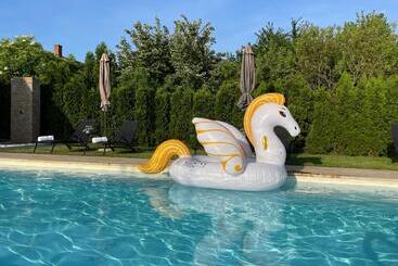 تختخواب و صبحانه Villa Aruba & Private Spa Suites