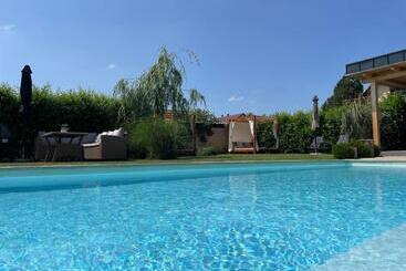 تختخواب و صبحانه Villa Aruba & Private Spa Suites