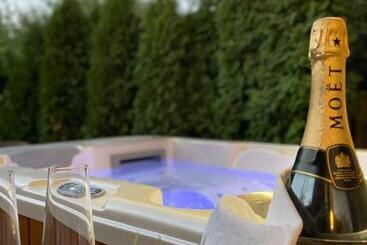 تختخواب و صبحانه Villa Aruba & Private Spa Suites