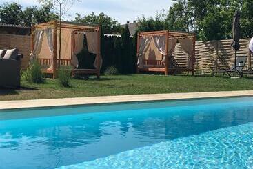 تختخواب و صبحانه Villa Aruba & Private Spa Suites