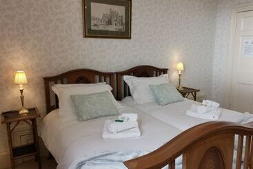 Bowden House B&b