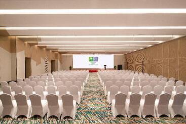 هتل Holiday Inn Resort Qionghai Guantang, An Ihg