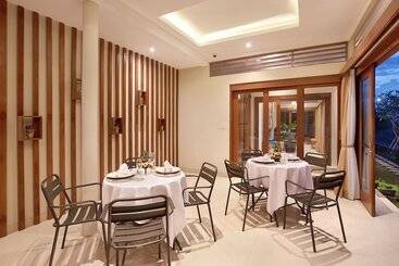 هتل Kubu Gwk Resort