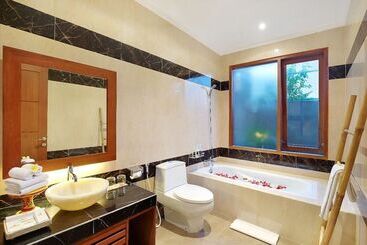 هتل Kubu Gwk Resort