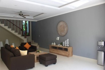 هتل Kubu Gwk Resort