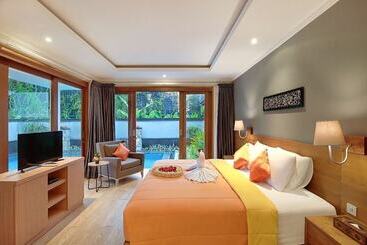 هتل Kubu Gwk Resort