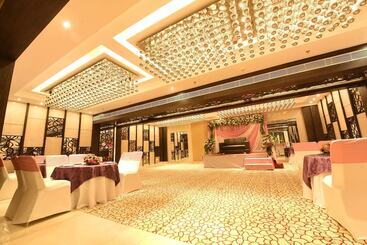 هتل Surestay Plus By Best Western Amritsar