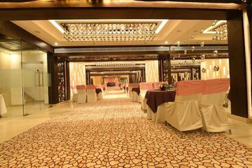 هتل Surestay Plus By Best Western Amritsar