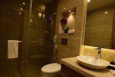 هتل Surestay Plus By Best Western Amritsar