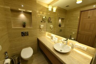 هتل Surestay Plus By Best Western Amritsar