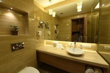 هتل Surestay Plus By Best Western Amritsar