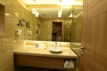 هتل Surestay Plus By Best Western Amritsar