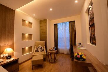 هتل Surestay Plus By Best Western Amritsar