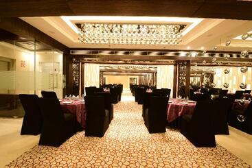هتل Surestay Plus By Best Western Amritsar