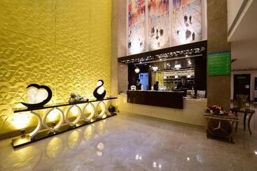 هتل Surestay Plus By Best Western Amritsar