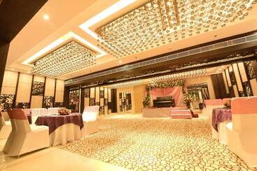 هتل Surestay Plus By Best Western Amritsar