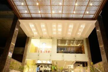 هتل Surestay Plus By Best Western Amritsar