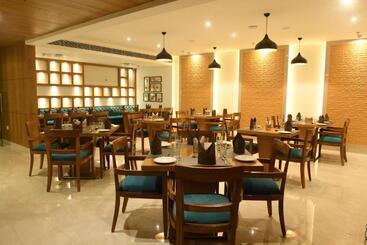 هتل Surestay Plus By Best Western Amritsar
