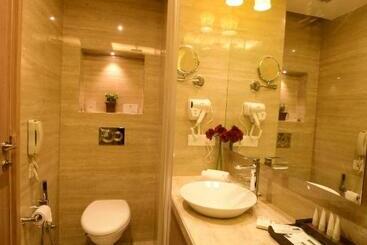 هتل Surestay Plus By Best Western Amritsar