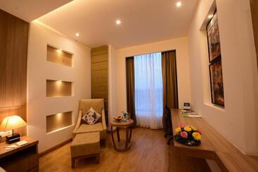هتل Surestay Plus By Best Western Amritsar
