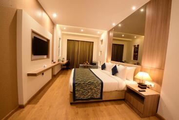 هتل Surestay Plus By Best Western Amritsar