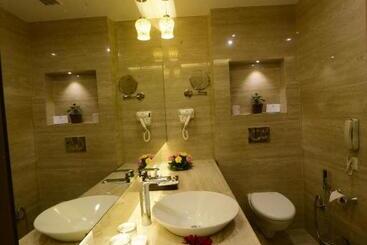 هتل Surestay Plus By Best Western Amritsar