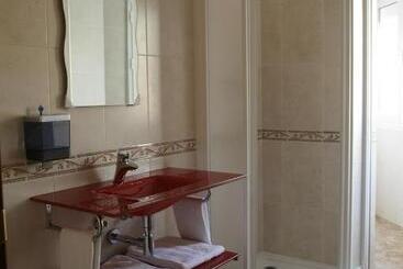 هتل Hostal El Poligono